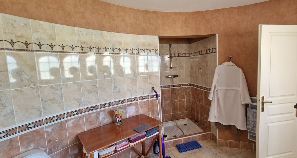 Rénovation complète : une maison transformée par le design et l’harmonie - Image avant 1