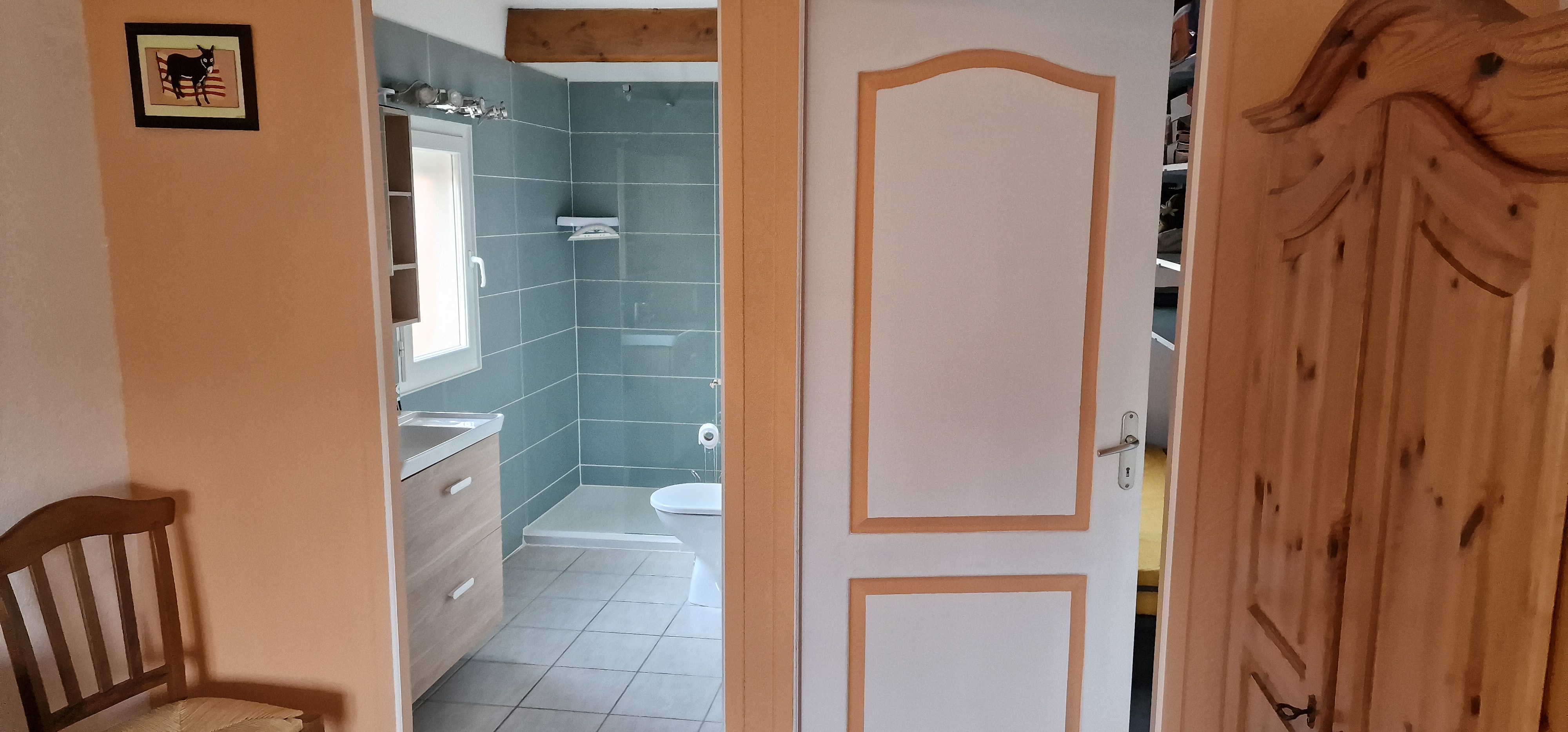 Une chambre métamorphosée entre élégance et fonctionnalité - Image avant 2