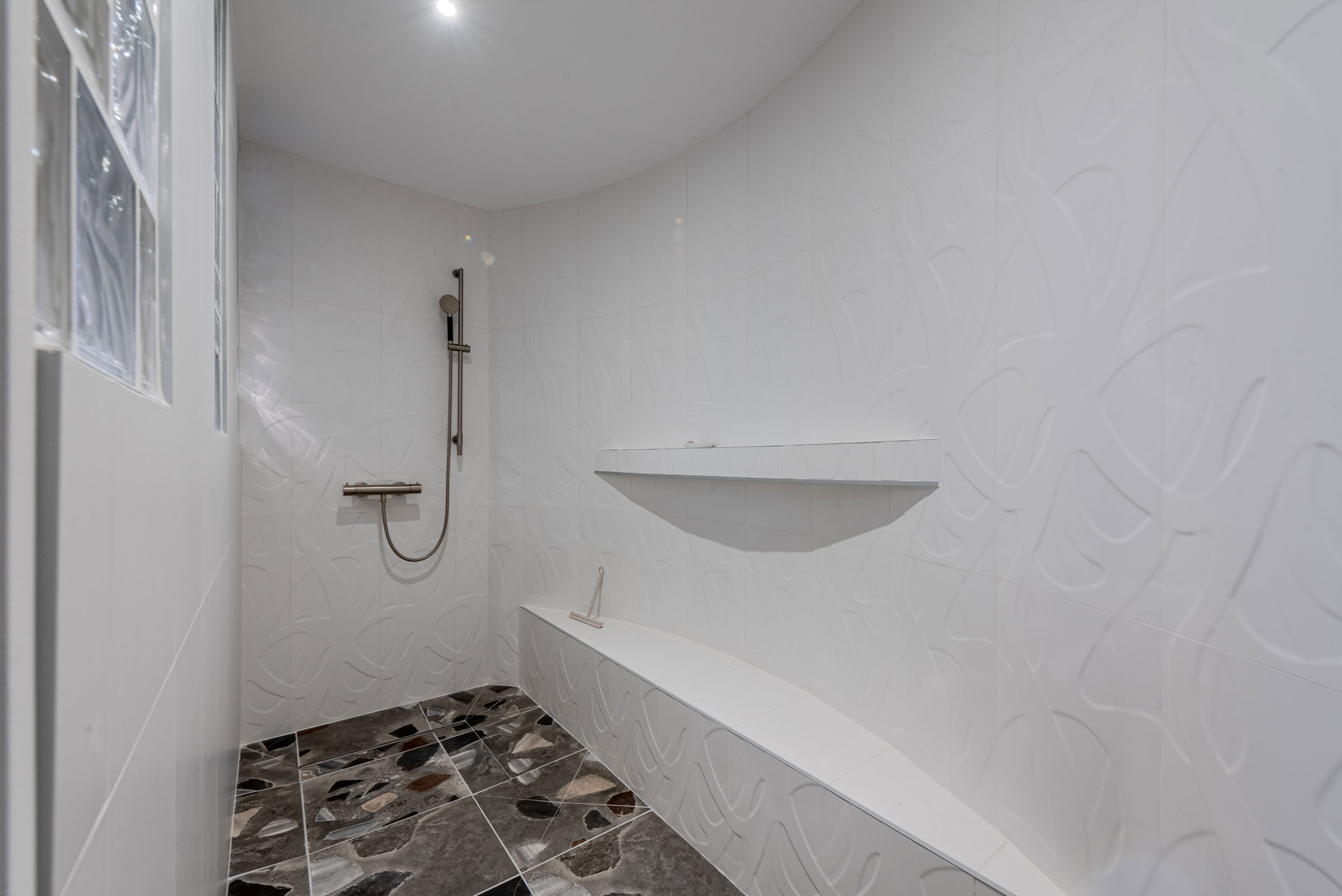 Rénovation complète : une maison transformée par le design et l’harmonie - Image après 7
