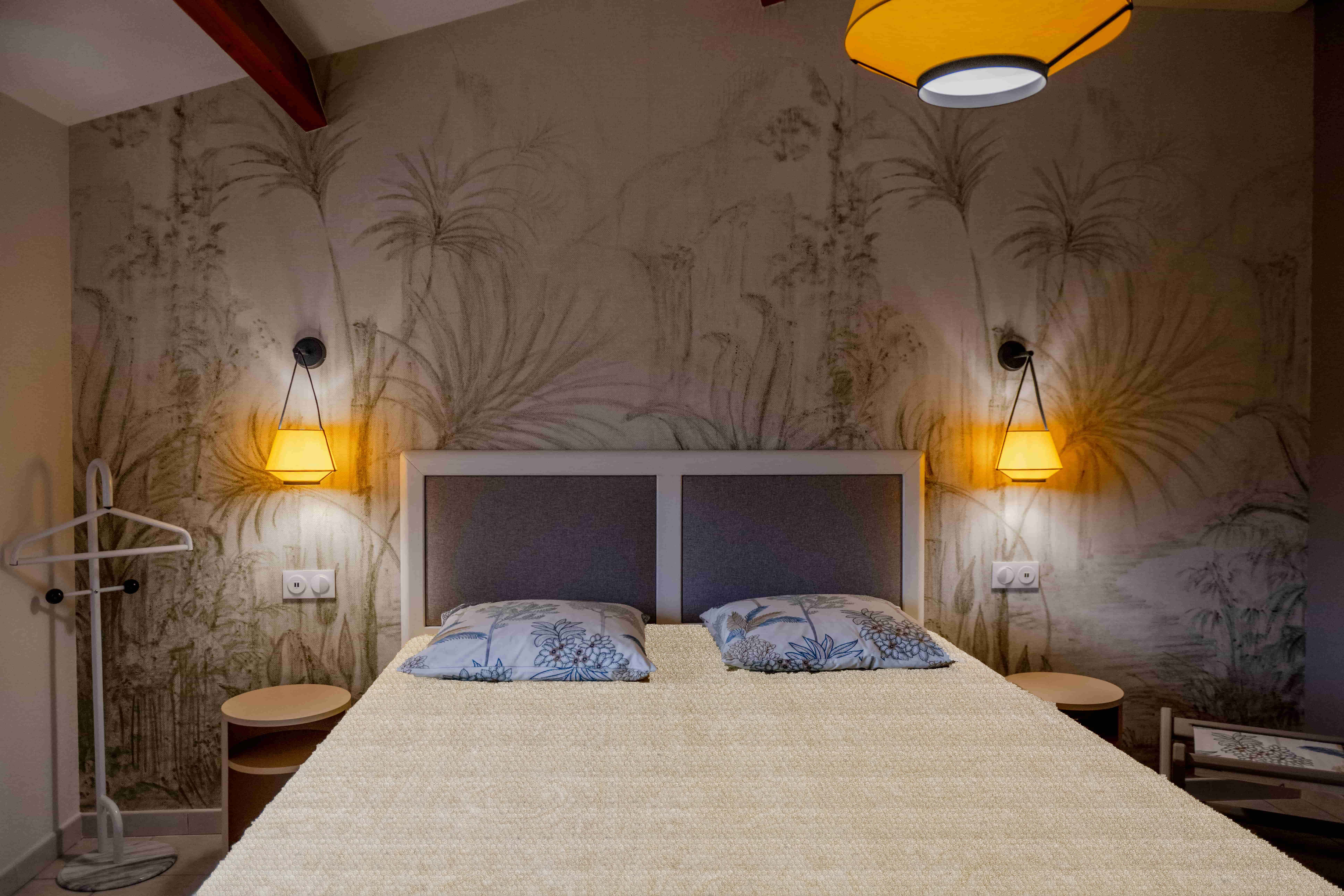 Une chambre métamorphosée entre élégance et fonctionnalité - Image après 4