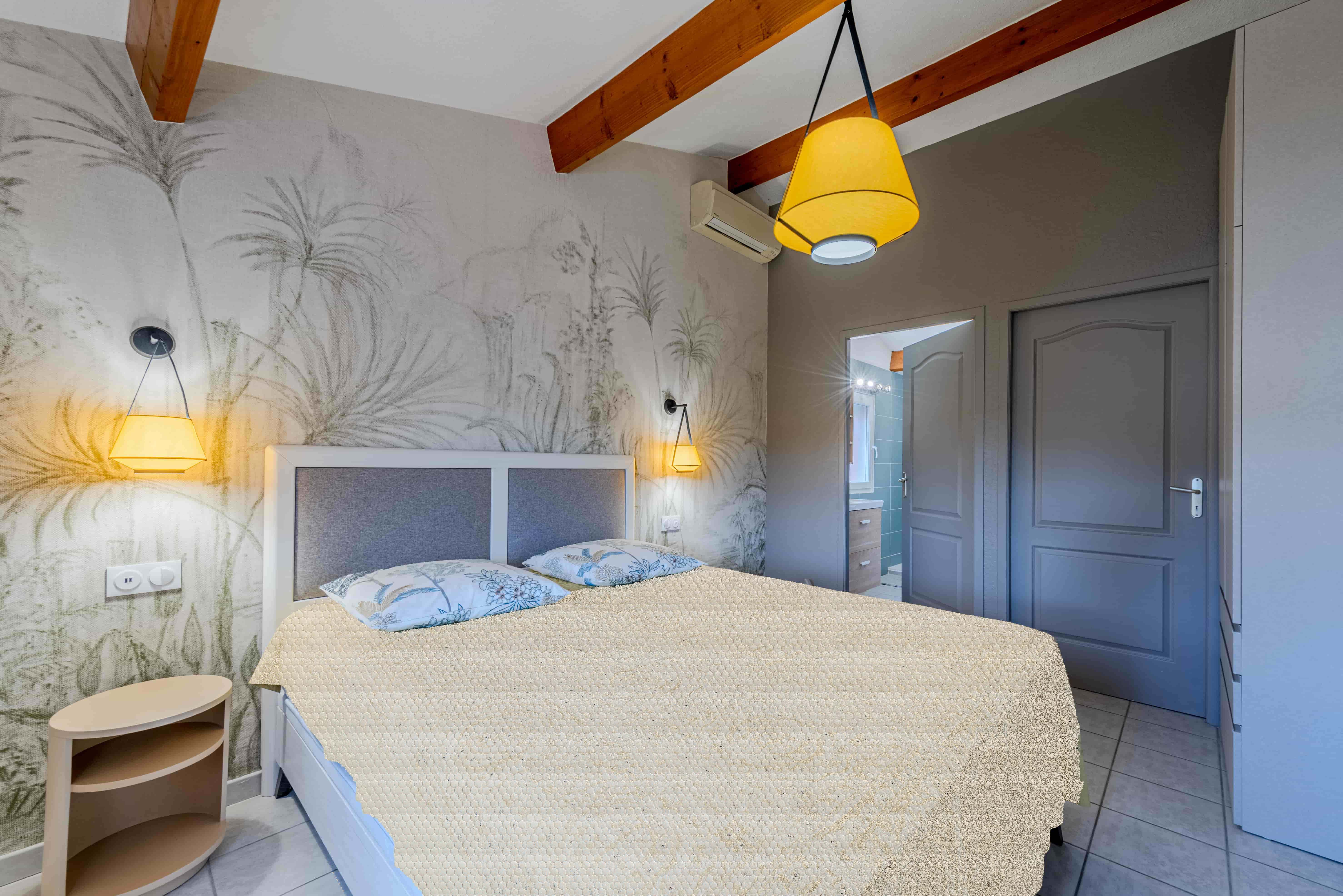 Une chambre métamorphosée entre élégance et fonctionnalité - Image après 5