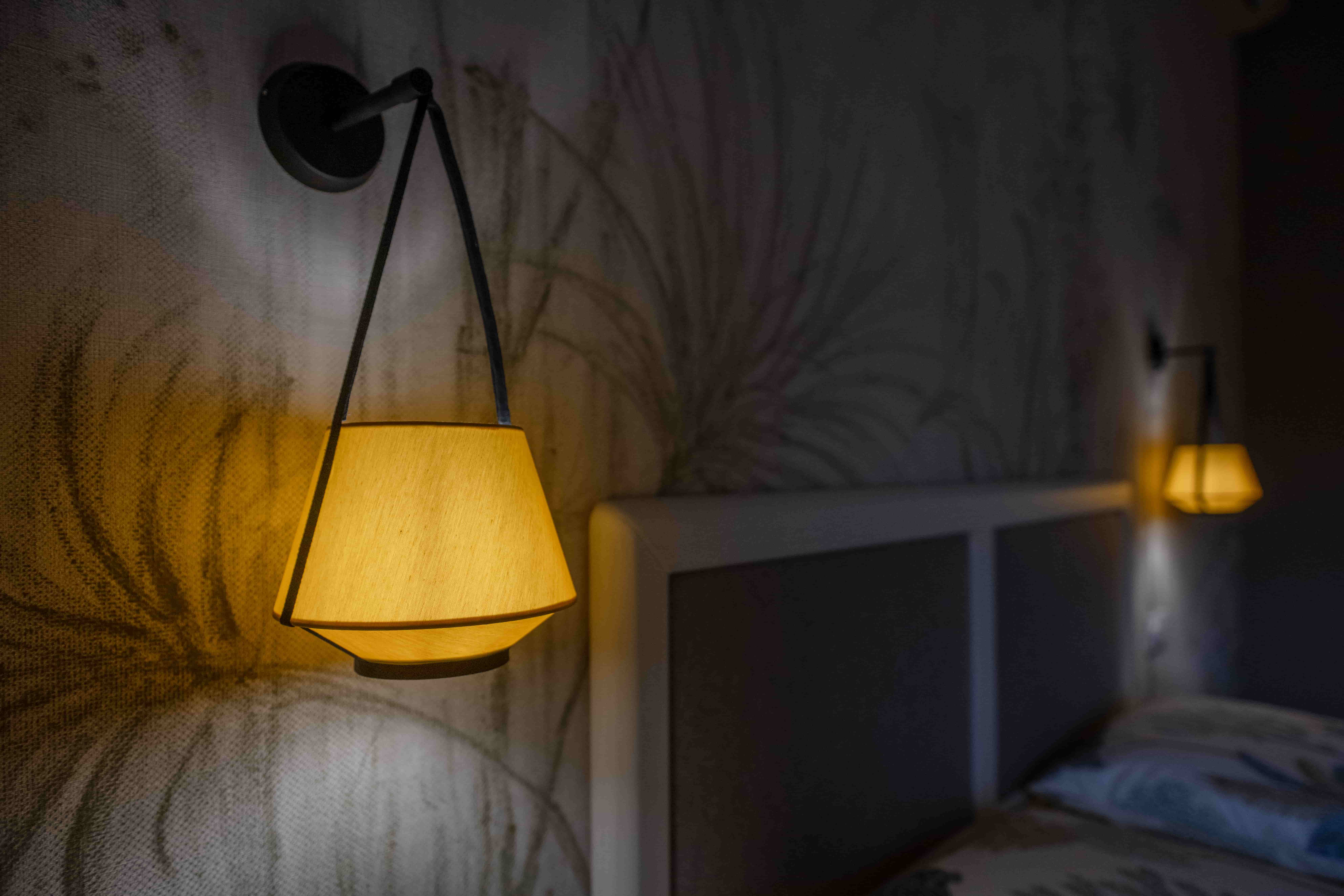 Une chambre métamorphosée entre élégance et fonctionnalité - Image après 3